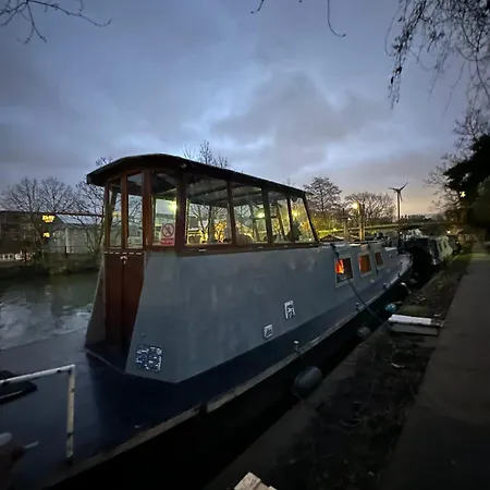 London Dutch Barge - Sleeps 3 & Cosy Fireplace